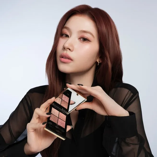 TWICE・SANA、クールな色気とまなざしで魅了　YSL“サンライズピンク”をまとった最新LOOK公開