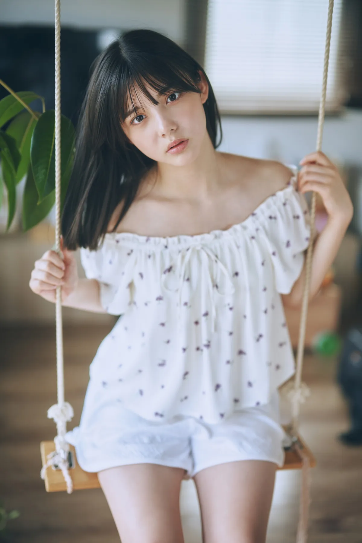 15歳・松尾そのま、『サンデー』初登場で表紙&巻頭グラビア バド部ガチ勢の青春グラフ