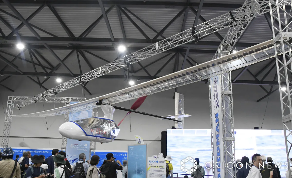 万博に巨大飛行機が登場、驚きの“軽さ” 『鳥人間コンテスト』操縦体験、リアル“バードマン”とのふれあいも