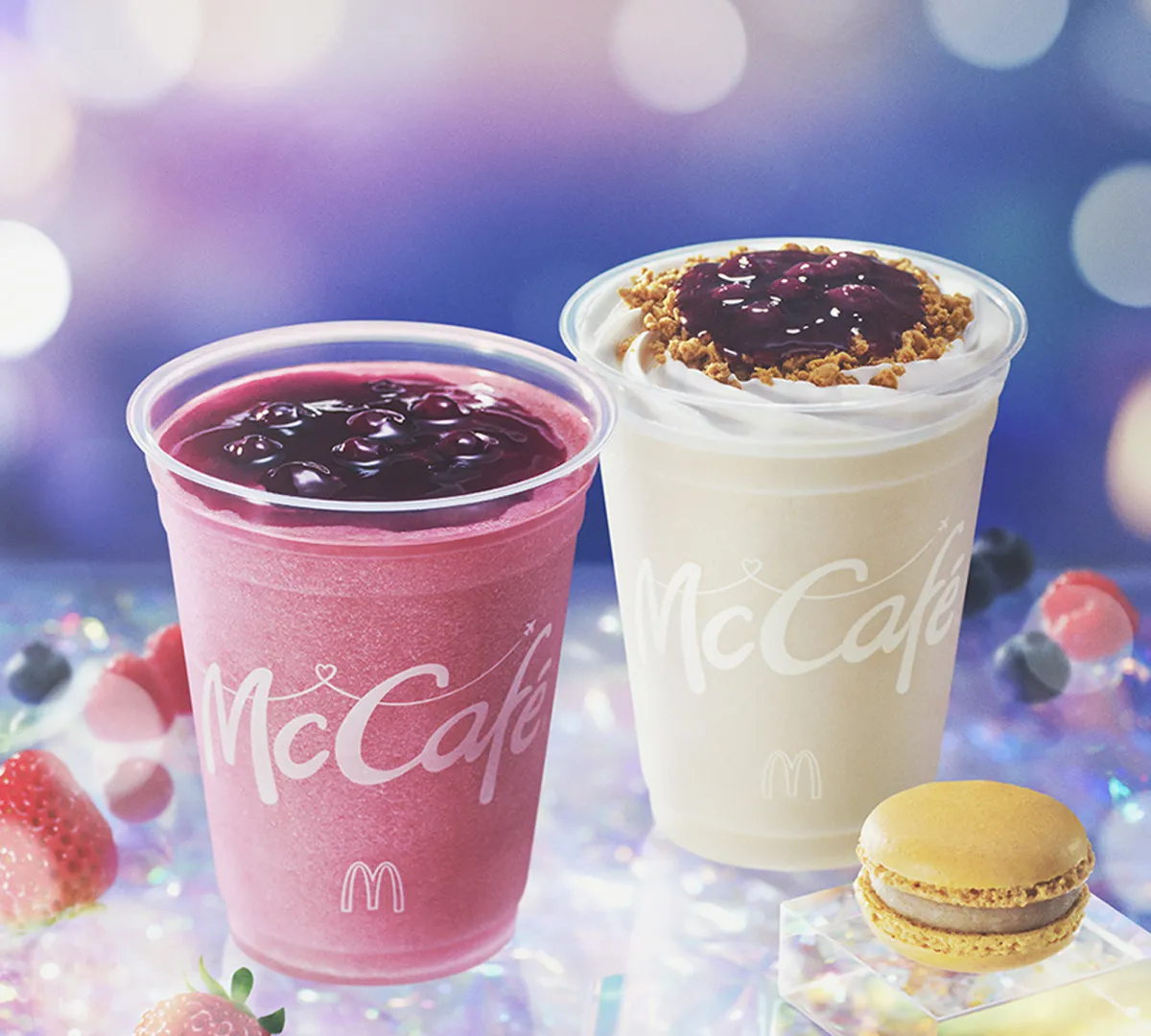 マクドナルド、“まるごとブルーベリー”なスムージー＆フラッペが登場　人気マカロンもカムバック