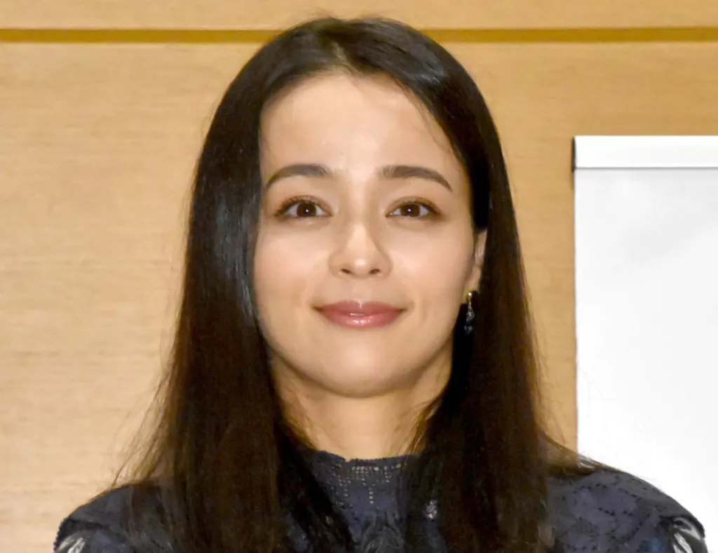 加藤ローサ、子供時代の珍エピソード「500円をもらい、水着の裏地の中に」　上田晋也は爆笑でツッコミ
