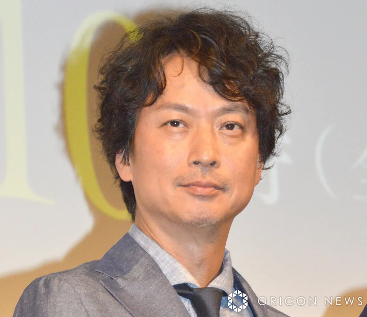 「だ、だれ？」61歳・椎名桔平、“前髪アリ”ロケ中のオフショットに反響「カッコいい」「イメチェン過ぎ」「ジェシーかと思った」