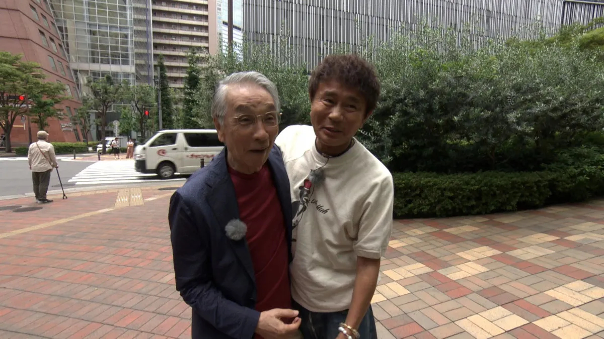 堺正章＆浜田雅功、抱き合い2ショット　約6年ぶりに訪問”大阪初ロケ”
