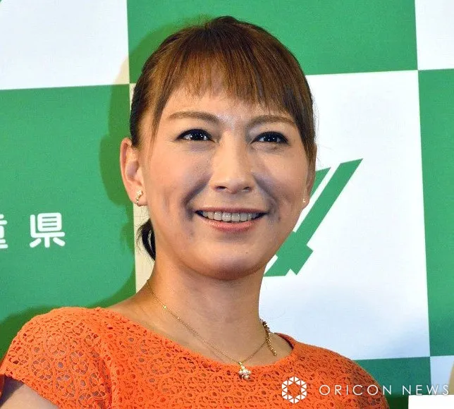 42歳“オグシオ”小椋久美子、美脚際立つミニスカゴルフ姿公開　初優勝も報告「初めて100も切れて」