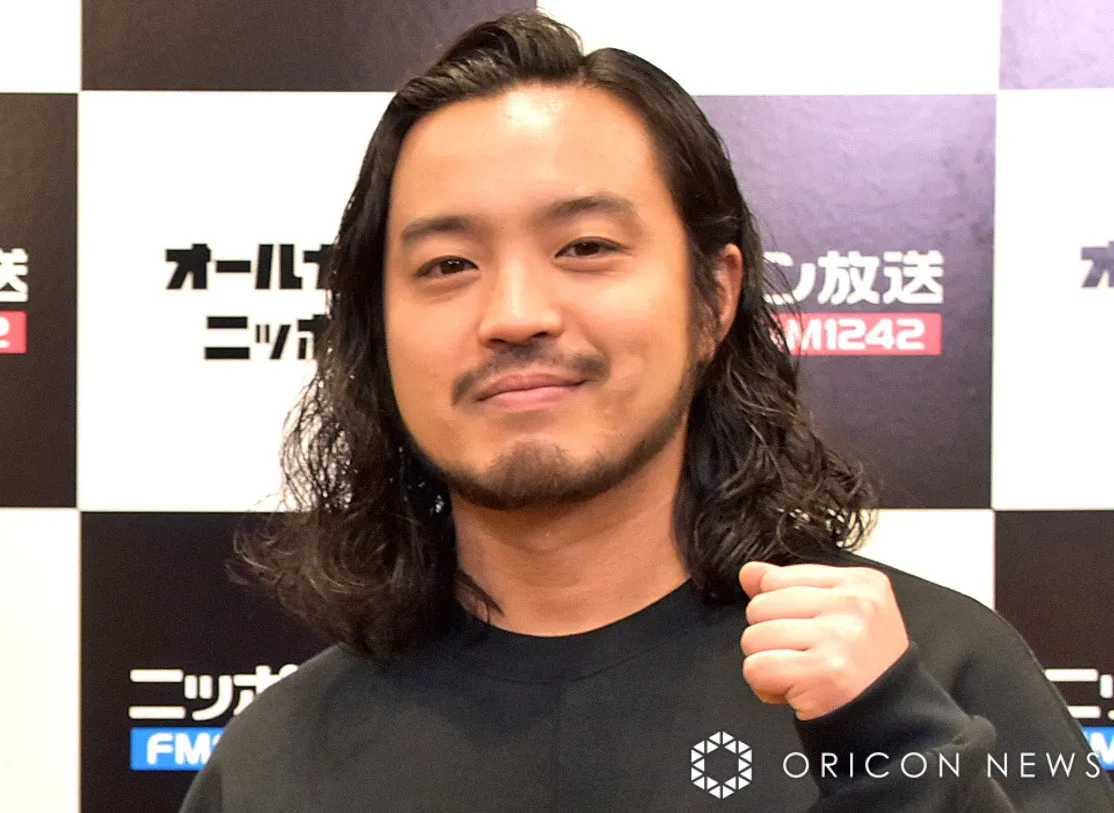 Creepy Nuts・R-指定、長男“抱っこ”の親子2ショットに反響「素敵パパ」「尊い」　妻・江藤菜摘が家族旅行の思い出紹介
