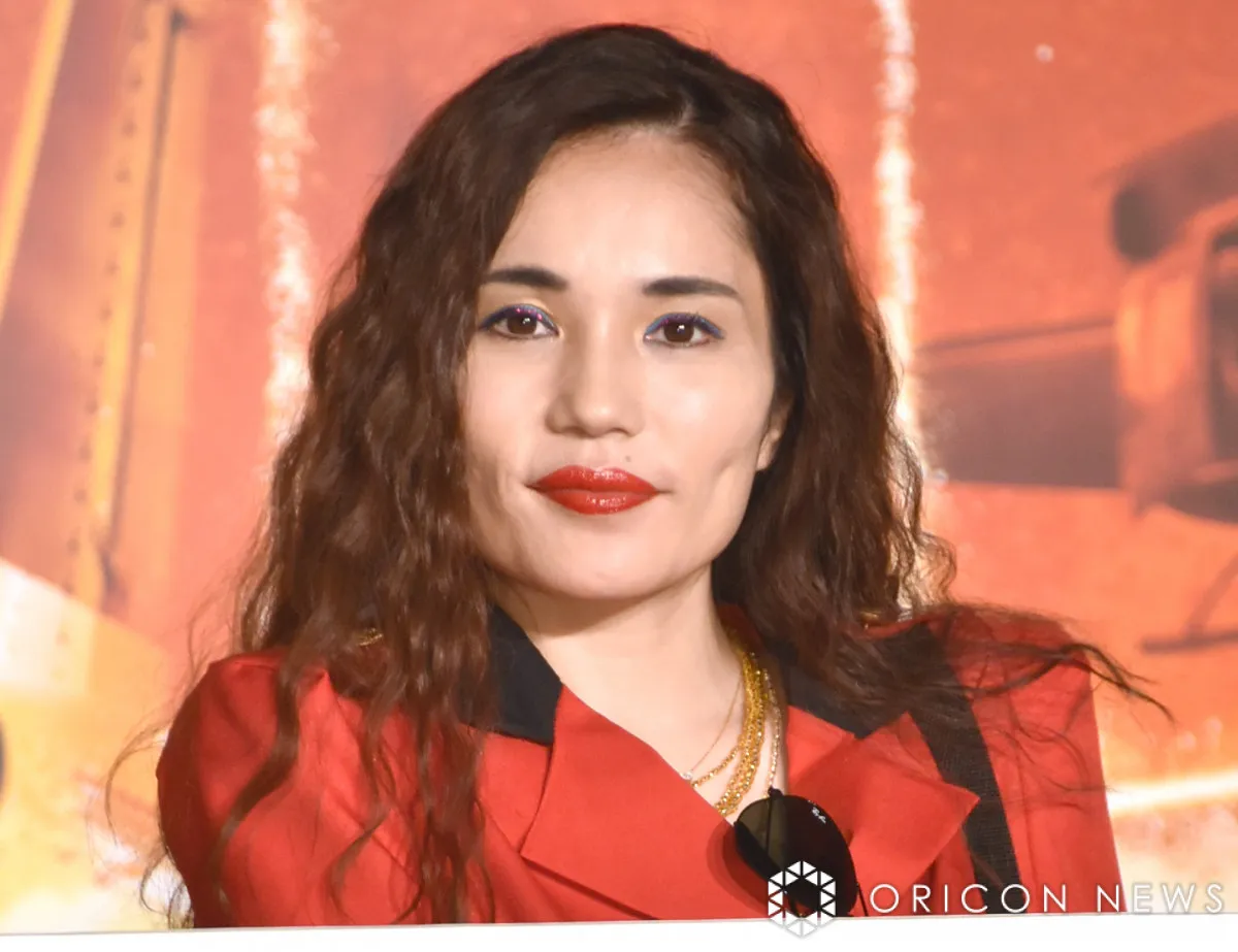 平野ノラ、“白雪姫”にドレスアップした長女「ステキな時間に女子達大興奮」