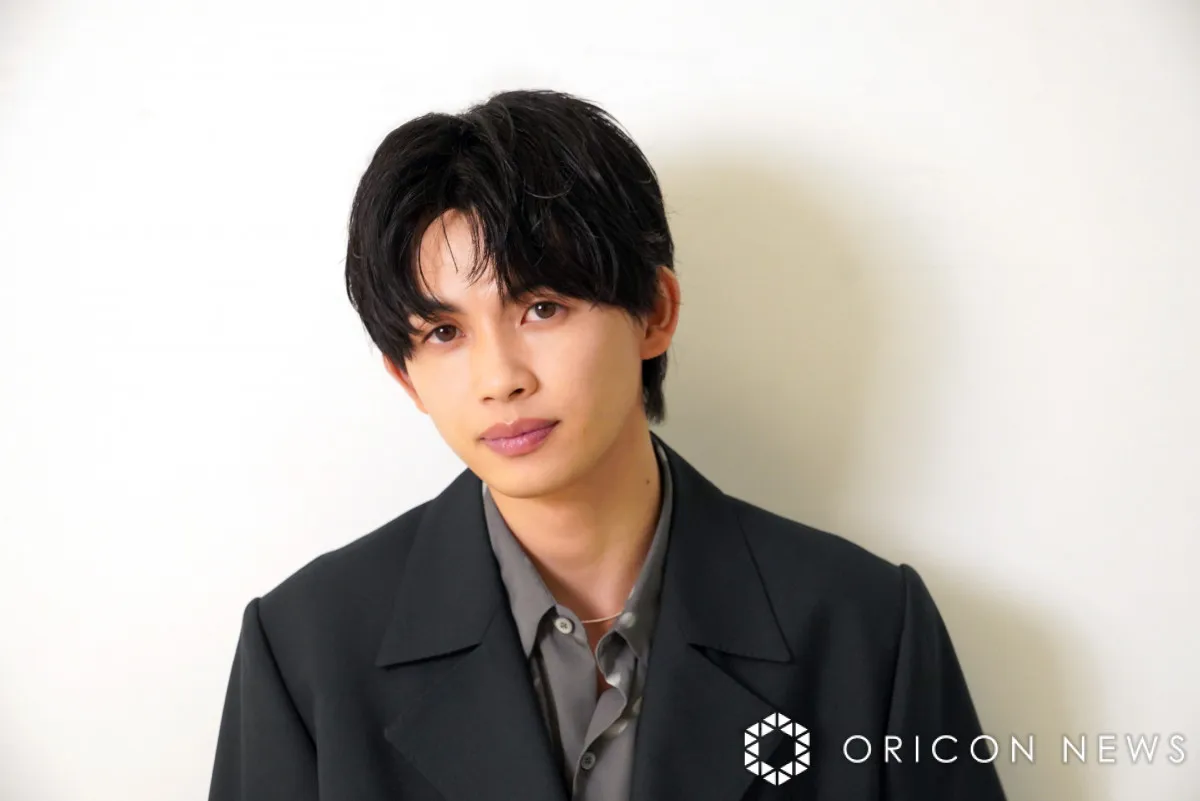 草川直弥、初スタイルフォトブックに自信「ニヤニヤが止まりません」　兄・草川拓弥＆ONE N’ ONLYメンバーとの関係も【インタビュー】