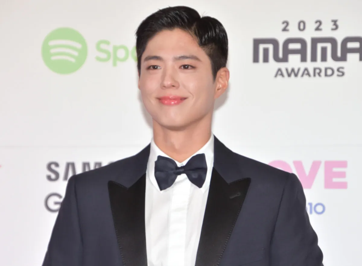 パク・ボゴム、キム・ソヒョンらとの仲むつまじいオフショット　韓国ドラマ『グッドボーイ』クランクアップ公開