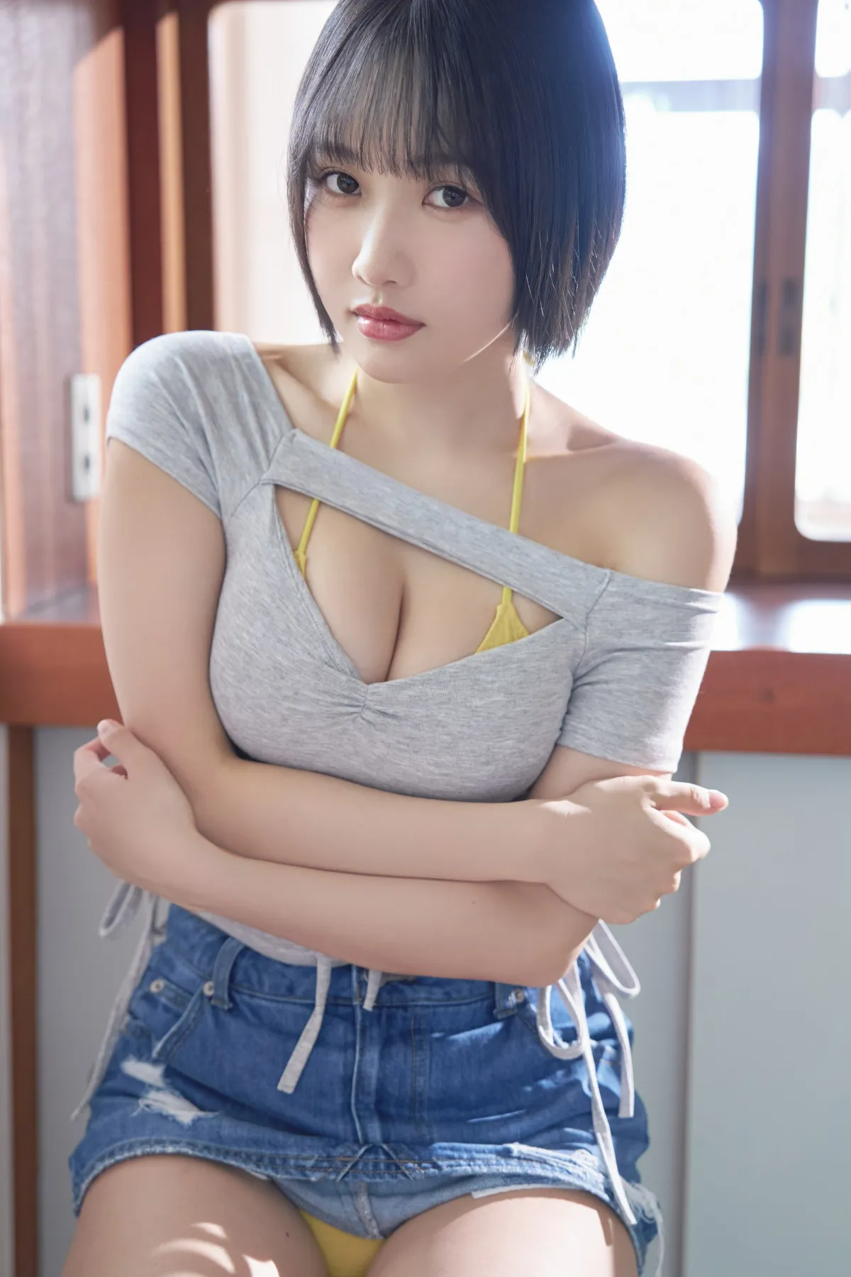コスプレ＆グラビア“二刀流”小倉あずさ『ヤンジャン』初掲載　圧巻の美ボディ披露【アザーカットあり】