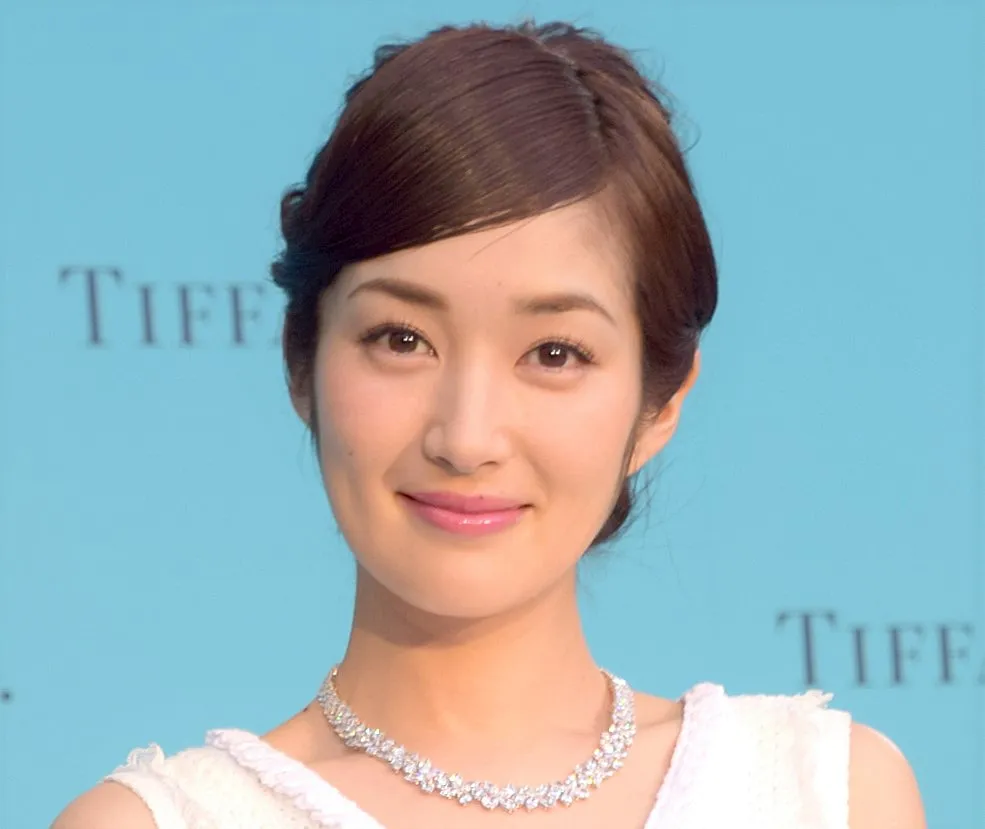 高梨臨、人気キャラクターに“激似”のオフコーデが話題　愛犬との2ショットに「たまらん」「めっちゃかわいい」
