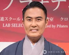 市川右團次、家族でバースデーディナーを満喫　長男との親子ショットには「パパもタケルくんもカッコいい～」「どんどん素敵な青年に」の声