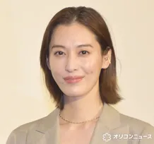 元宝塚のトップスター・月城かなと、料亭で“母”と2ショット「さすが元宝塚の先輩、後輩」「華麗なる美人親子」ドラマ『終幕のロンド』オフショット