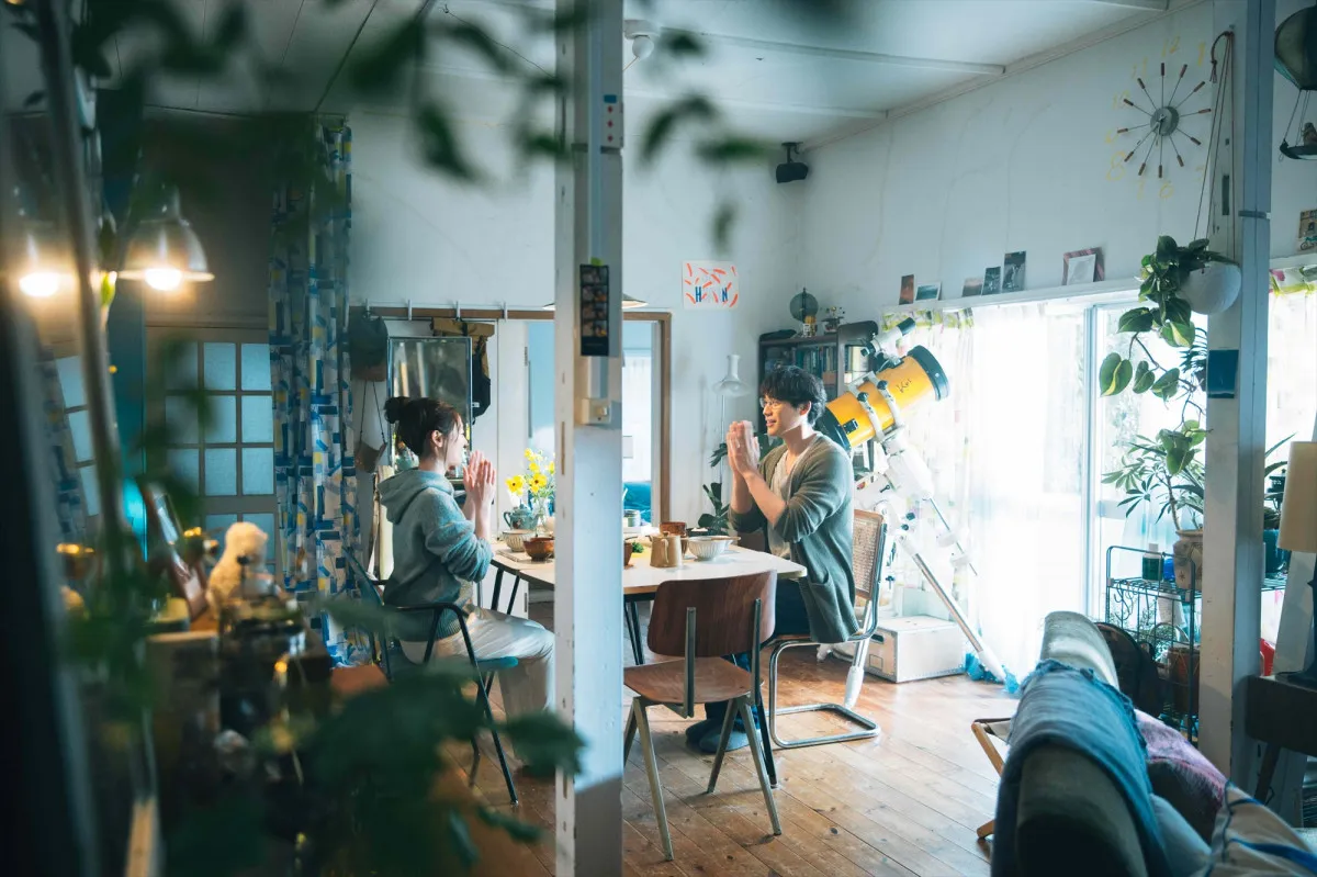 スピッツ「楓」原案ラブストーリー、福士蒼汰＆福原遥の“モーニングルーティン”本編映像解禁