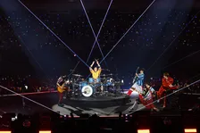 SUPER EIGHT、“バンドの聖地”日本武道館で初ライブ「俺らの青春はこっからやぞ！」【ライブレポート】