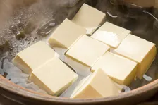 賛否両論シェフ・笠原将弘氏、鍋の季節に“斬新”な湯豆腐レシピを紹介「さすがのアレンジ」「ツナ缶を入れる発想はすごい」「ヘルシーで、簡単」