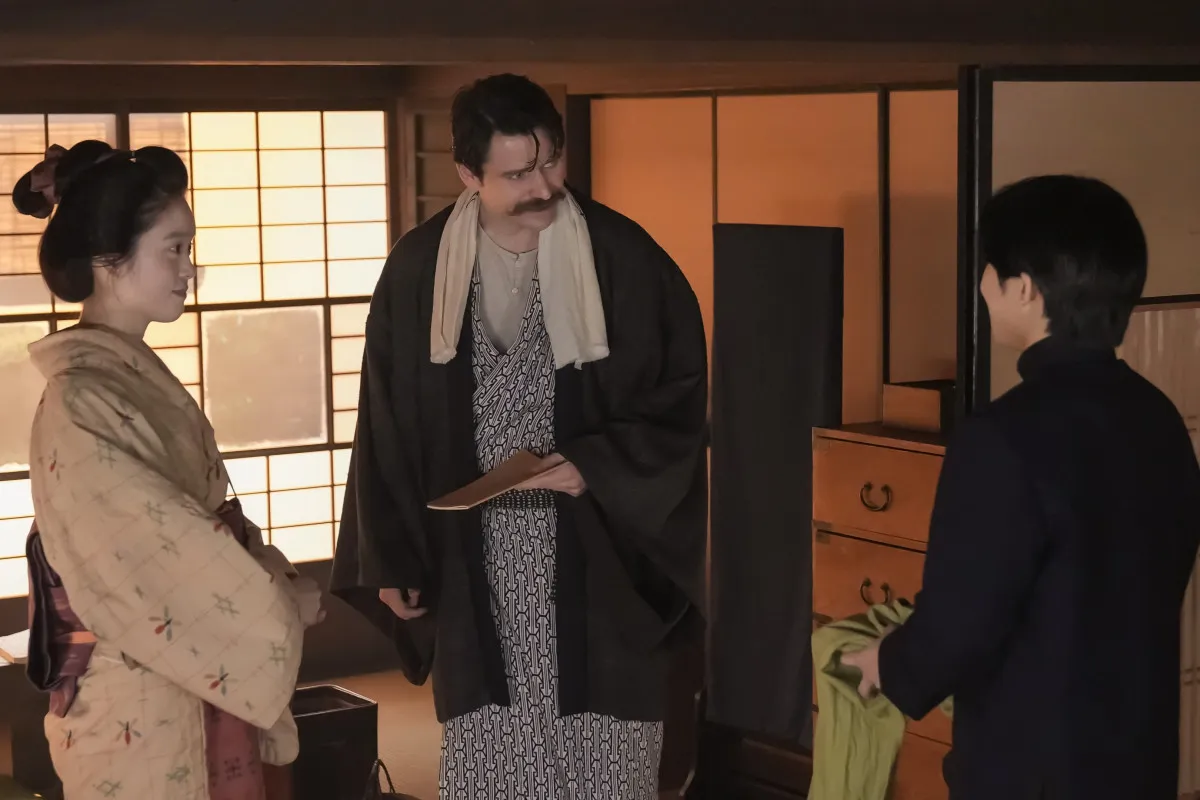 『ばけばけ』トキ、松江の寒さに震えるヘブンを温めながら見守る　第46回場面カット