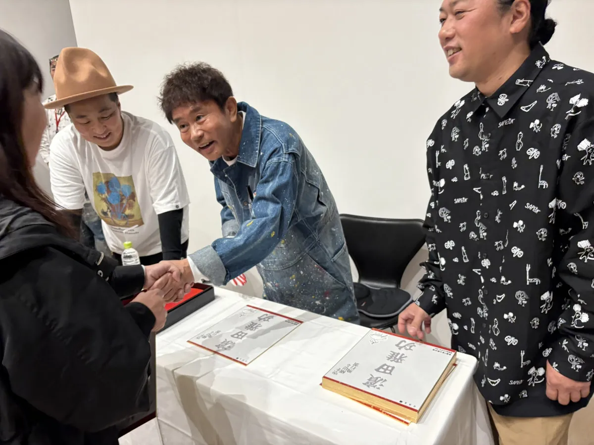 ダウンタウン・浜田雅功、初のファン交流イベント　300人に手形手渡す　マレーシアからの来場者も