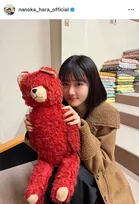 原菜乃華、幼少期ショットを公開し“同じぬいぐるみ”との成長比較に反響「美少女すぎて目が覚めました」