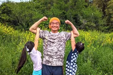 TOEIC990点のモノマネ芸人、便利屋と二刀流　“ジャングル化した庭”の草刈り動画が話題「理想の便利屋を目指したい」