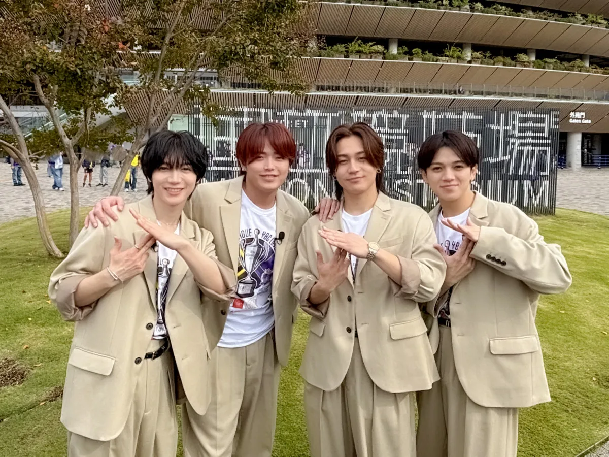 Travis Japan、国立競技場でルヴァンカップ決勝を観戦　試合直前ロッカールームにも潜入「宝の山だ！」