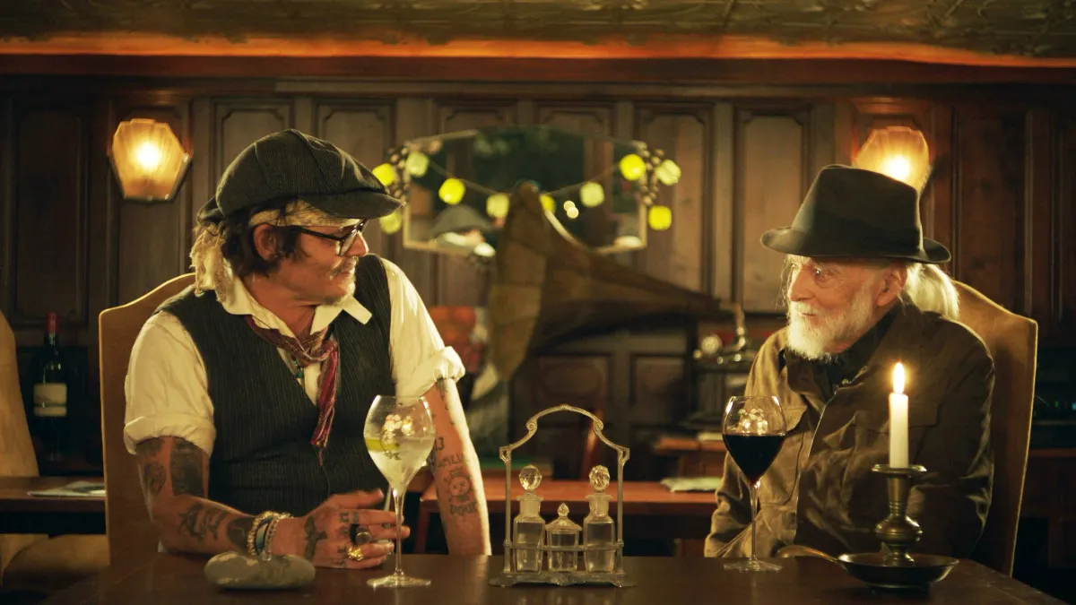 ジョニー・デップ、所有するトレーラー・ハウスでロマについて語る――ドキュメンタリー映画『チャップリン』本編映像