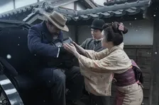 『ばけばけ』錦織がヘブンを抱えて現れる　第47回場面カット