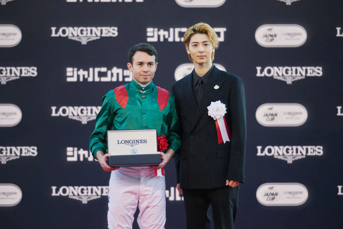 高杉真宙、ジャパンカップ表彰式に参加　『ザ・ロイヤルファミリー』秘話も語る