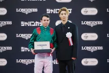 高杉真宙、ジャパンカップ表彰式に参加　『ザ・ロイヤルファミリー』秘話も語る