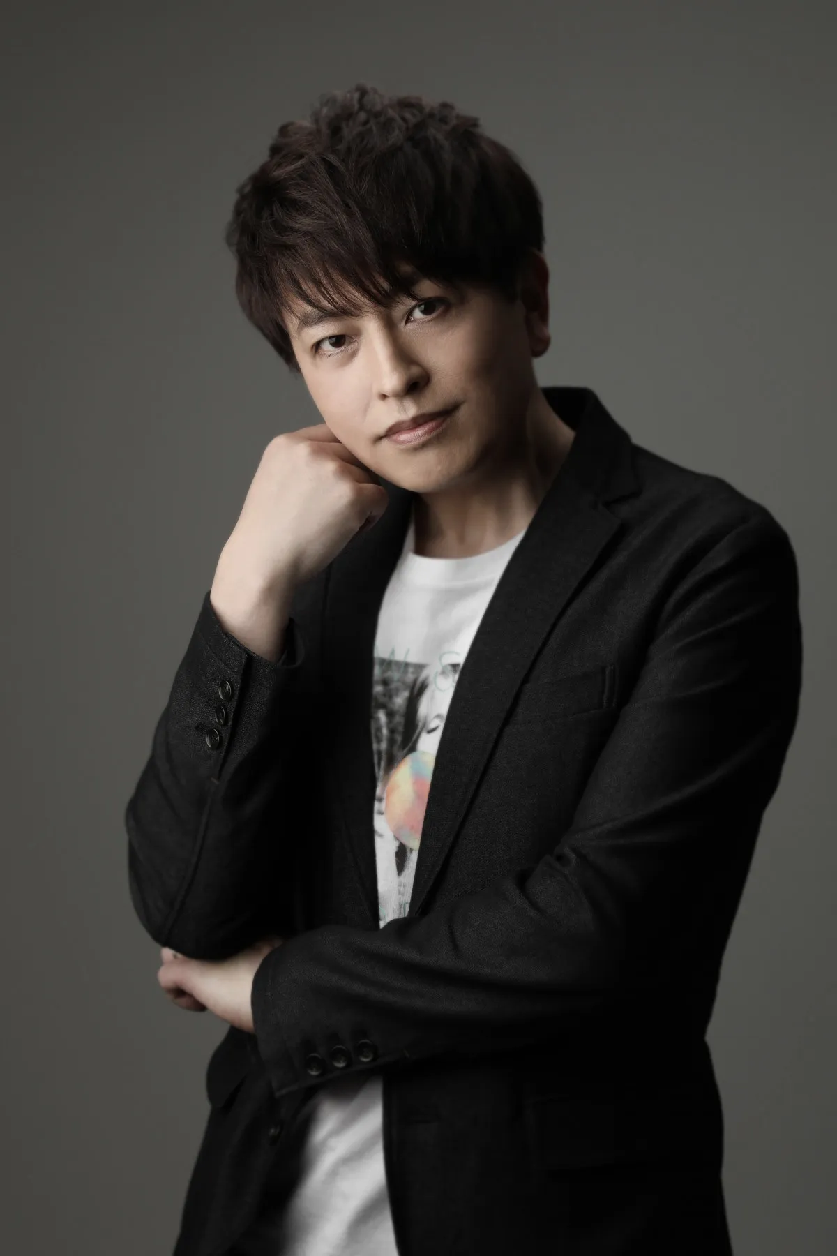 緑川光、“娘”の撮影会楽しむ「いいお父さんしてますね」「4枚目のポーズ好き」　『学マス』十王星南のお気に入りショットに反響