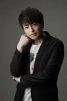 緑川光、“娘”の撮影会楽しむ「いいお父さんしてますね」「4枚目のポーズ好き」　『学マス』十王星南のお気に入りショットに反響