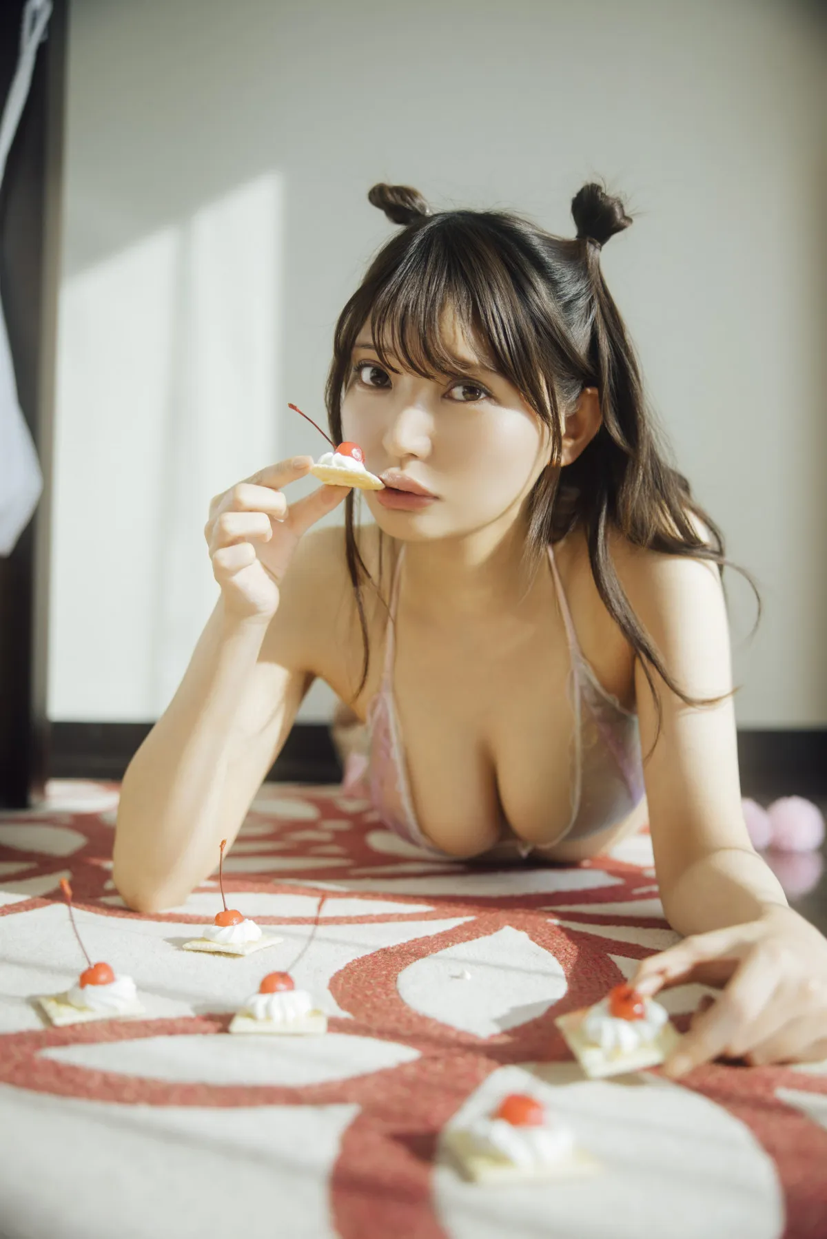 “インスタグラビアの女王”似鳥沙也加、圧巻＆大胆美ボディ披露　完全受注版フォトブック発売決定