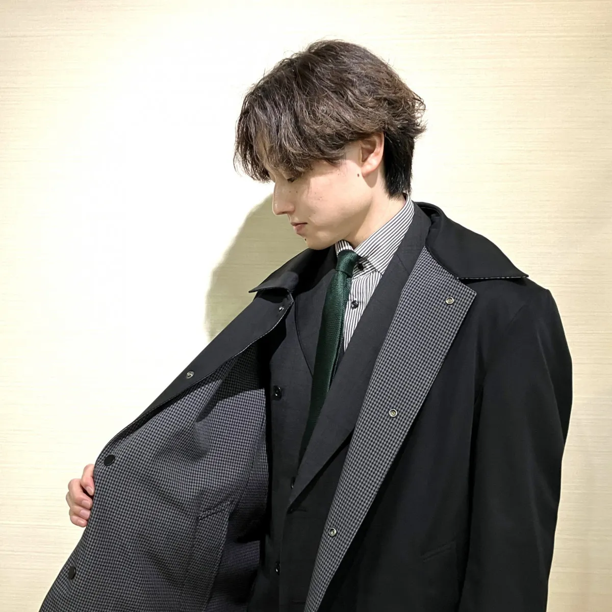 オン・オフで着まわせるコートがワードローブの定番に、『新リバーシブルコート』誕生