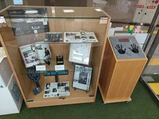 Ｂ’z松本孝弘ゆかりの品、豊中市で展示　手形やサイン色紙、トロフィーのレプリカなど