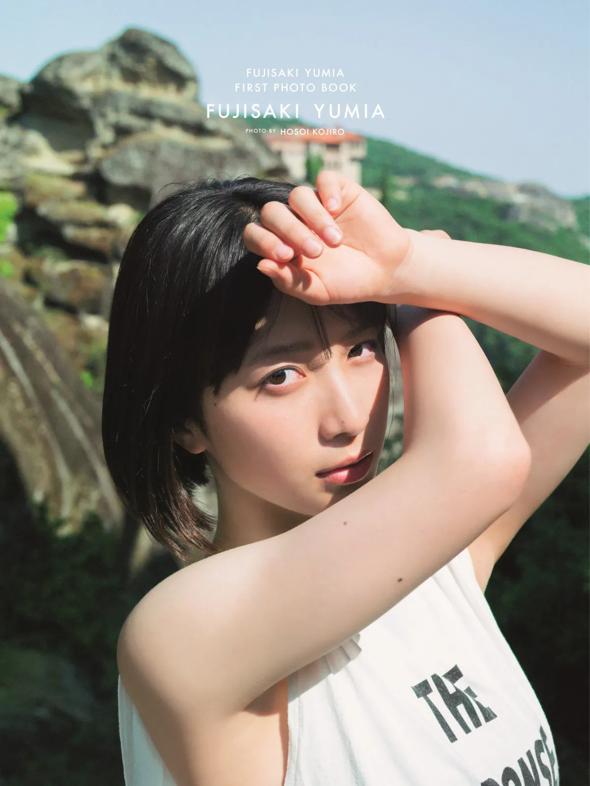 Netflix『イクサガミ』で話題の17歳・藤崎ゆみあ、初の写真集で見せた“大人の表情”　表紙カットが決定