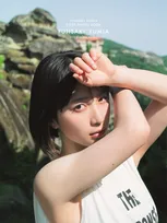 Netflix『イクサガミ』で話題の17歳・藤崎ゆみあ、初の写真集で見せた“大人の表情”　表紙カットが決定