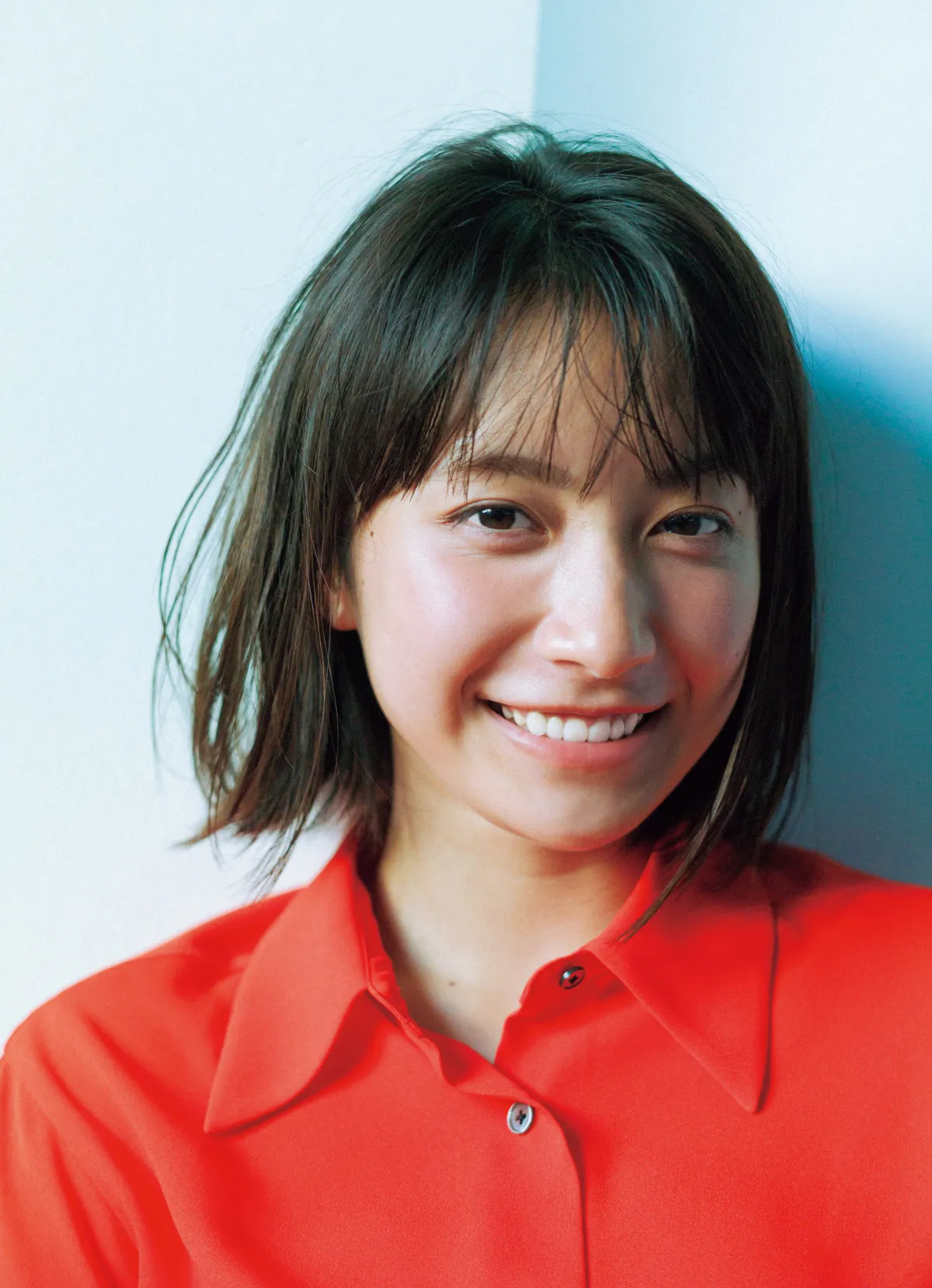 Netflix『イクサガミ』で話題の17歳、透明感あふれる素顔をキャッチ！　『マガジン』表紙に登場