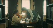 上白石萌歌＆生田斗真、ドキドキの急接近ショット　『パンダより恋が苦手な私たち』本編映像公開