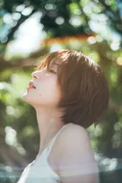 岡崎紗絵、2026年カレンダーブック発売　グアムで撮影した20代ラスト写真集『Lupinus』未公開カットが満載