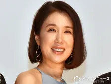 筒井真理子、“娘”波瑠らとの食事会ショットにドラマファン反応「みんないい顔」「ほんとの家族みたい」　ドラマ『フェイクマミー』で母親役を演じる