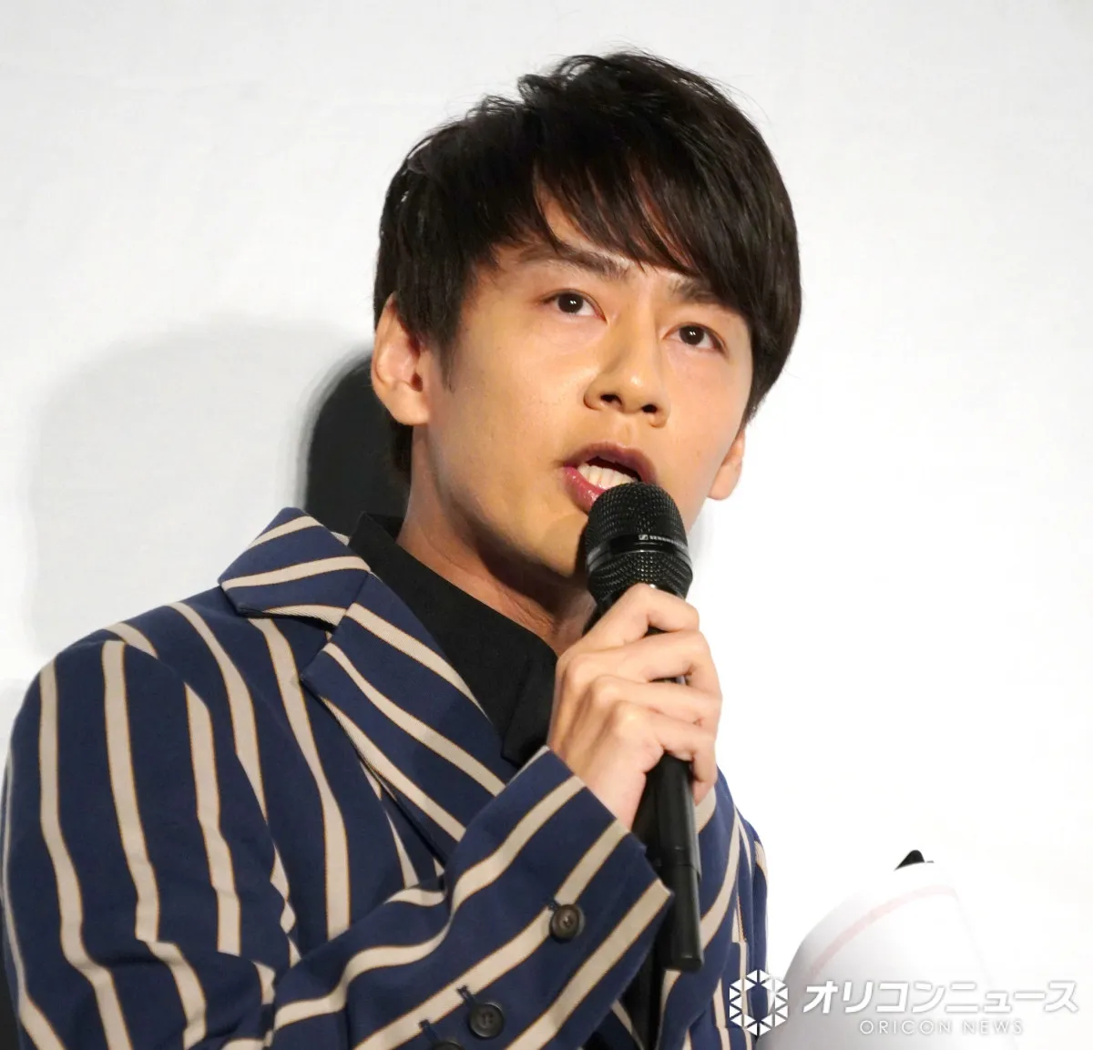 中丸雄一、クリストファー・ロイドに壇上で２ショットリクエスト　つられて退場しかける