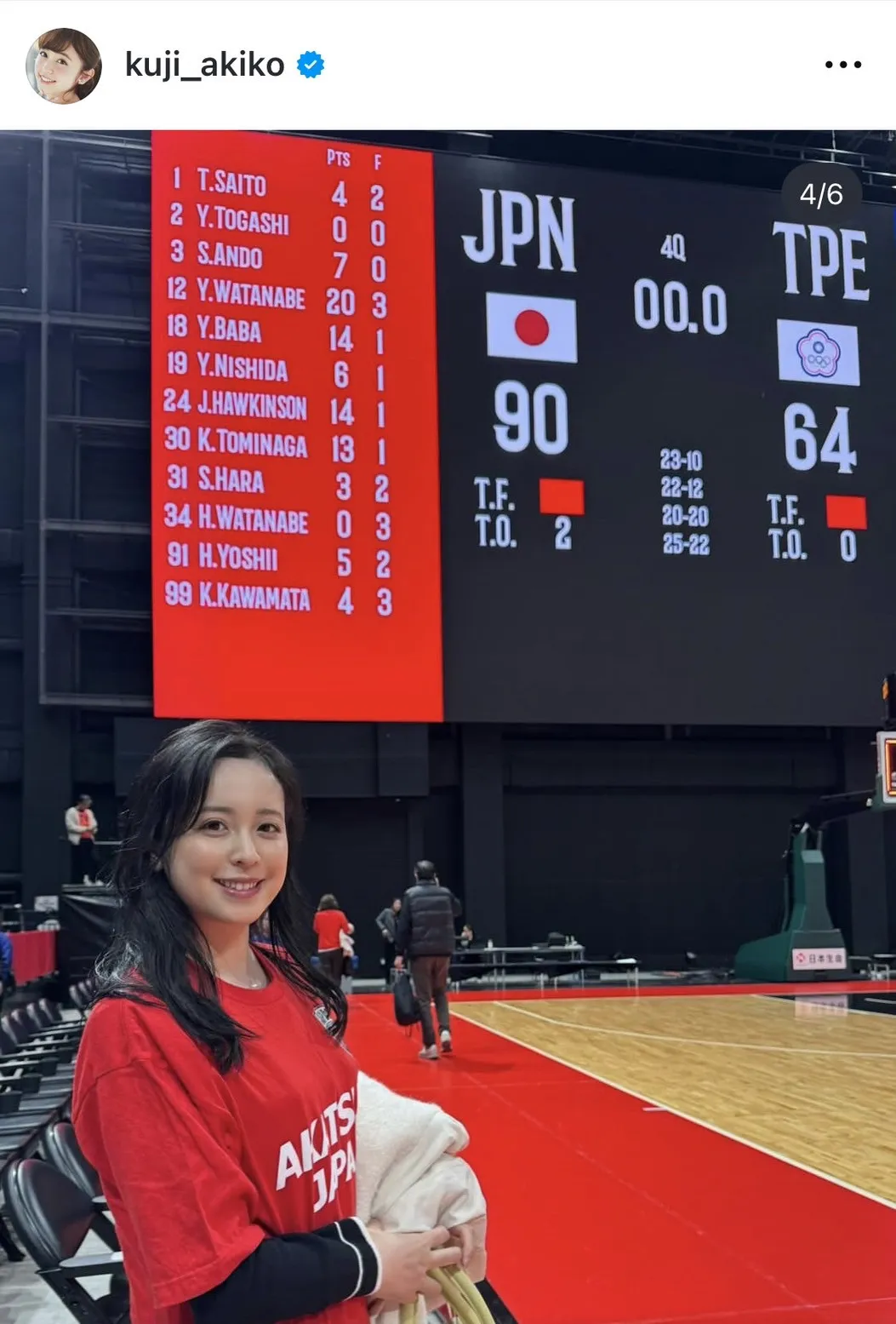 渡邊雄太選手の妻・久慈暁子、ユニホーム姿の“密着”夫婦ショット公開に「素敵なツーショット」「勝利の女神」と反響