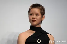 XGのCOCONA、胸の切除手術　ノンバイナリー公表で近影ショット「自分では女性だとは思っていません」