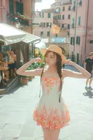 乃木坂46梅澤美波、まるで少女のような花柄ワンピ姿　2nd写真集先行カット第2弾公開