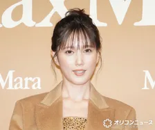 本田翼、ミニスカ×マフラーで美脚際立つ私服姿に反響「お洒落すぎる」「ラルフローレンかわいい」