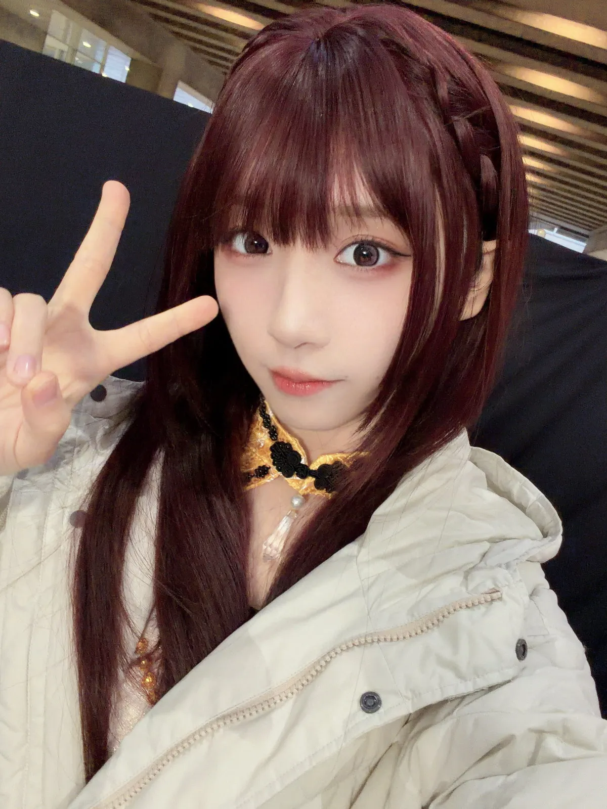 人気コスプレイヤー、羨ましい！世界的人気な車乗る　太ももチラ見せ“運転”ショット「最高に似合ってる」