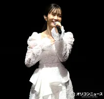 前田敦子、AKB48 20周年記念公演に初登場　「桜の木になろう」→「フライングゲット」披露でファン熱狂