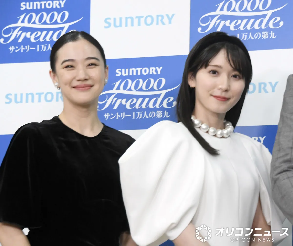 松岡茉優＆蒼井優、大阪で白黒ドレス姿…1万人超を魅了　『サントリー1万人の第九』に参加
