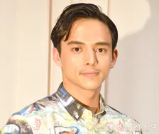 満島真之介、日韓で活躍するトップアイドルとの“仲良し”2ショットに反響「羨ましい」「ラブラブな２人」「最高すぎます」
