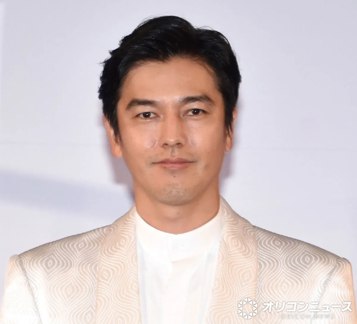 要潤、“妻”と仲良しツーショット「お似合いなのになぁ～」　ドラマ『終幕のロンド』オフショット