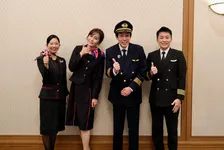 「杉本彩さん、女優ですねぇ」…“35年ぶり”のCA姿を披露　浦川泰幸アナと実際にフライト＆機内サービス